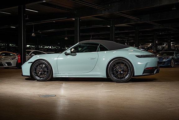 Porsche 911 4 of 5
