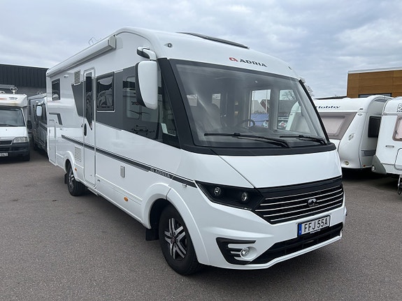 Adria SONIC 700 DC Queensbed