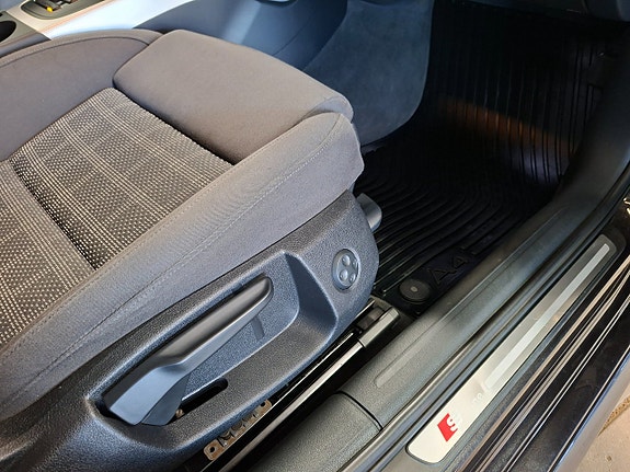 Audi A4 9 of 17