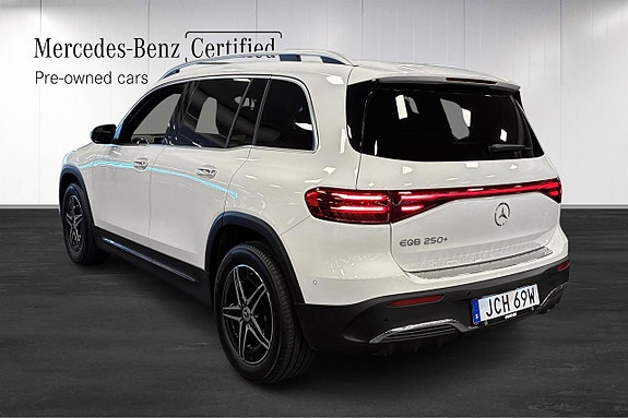 Mercedes-Benz EQB250+ 4 of 5