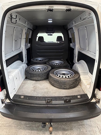 Volkswagen Caddy Maxi 12 of 12