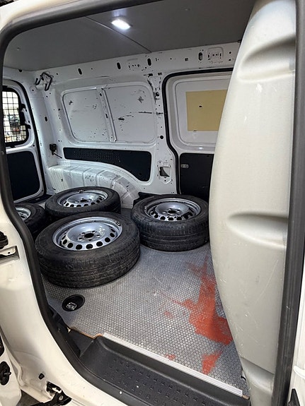 Volkswagen Caddy Maxi 11 of 12