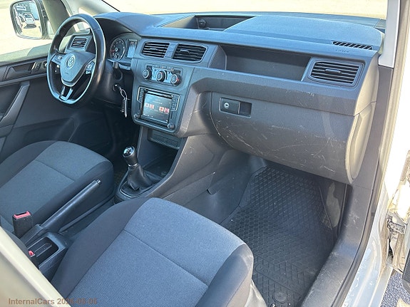 Volkswagen Caddy Maxi 16 of 27