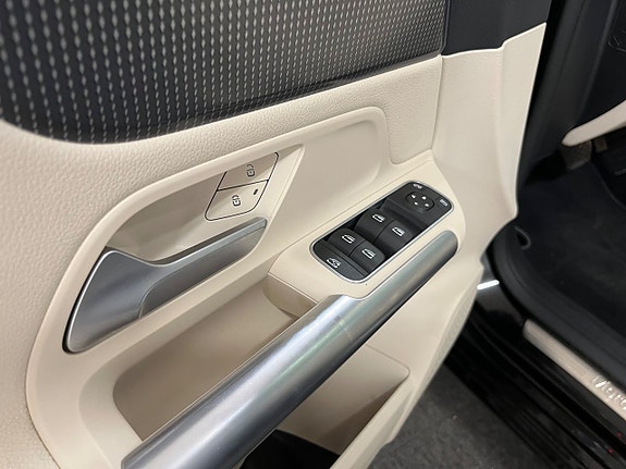 Mercedes-Benz B180 13 of 23