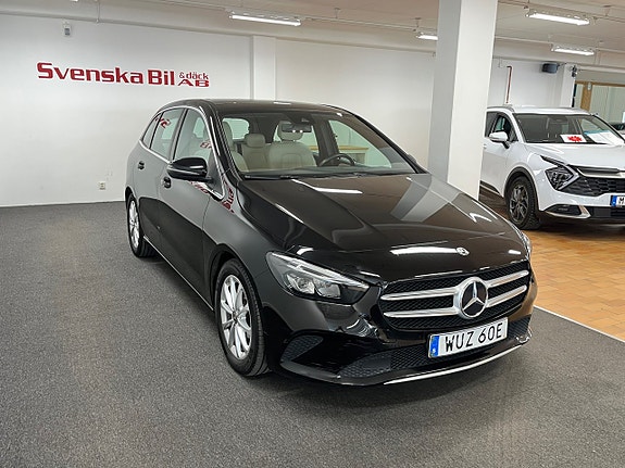 Mercedes-Benz B180 3 of 5