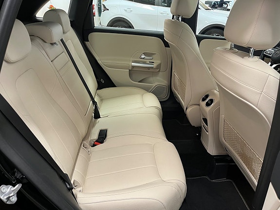 Mercedes-Benz B180 22 of 23
