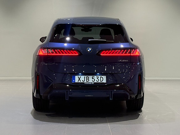 BMW iX3 4 of 5