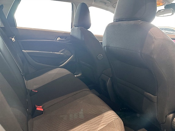 Peugeot 308 SW 12 of 15
