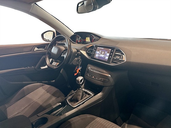 Peugeot 308 SW 11 of 15