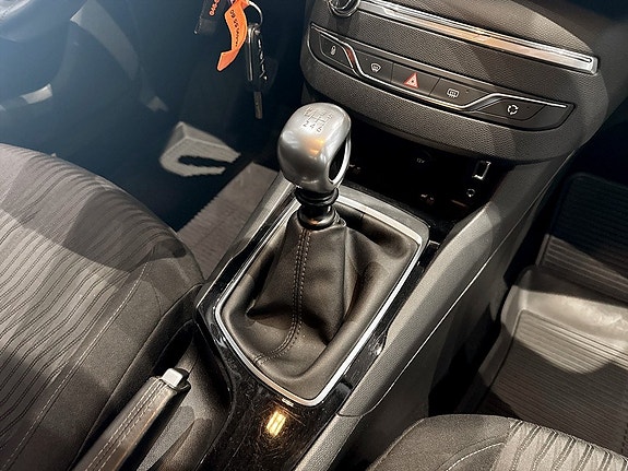 Peugeot 308 SW 10 of 15