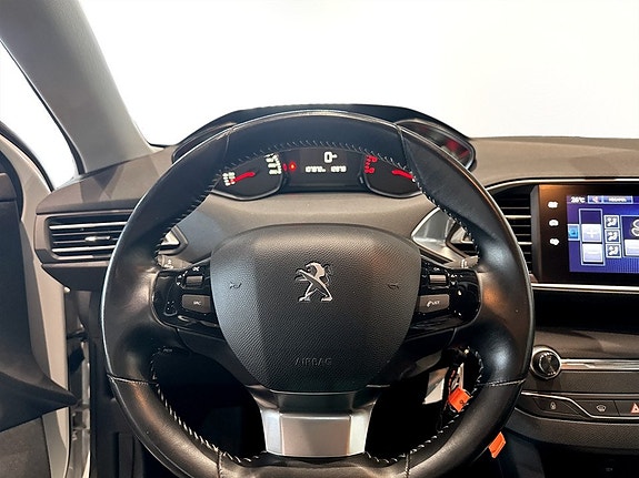 Peugeot 308 SW 7 of 15