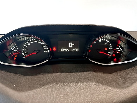 Peugeot 308 SW 8 of 15