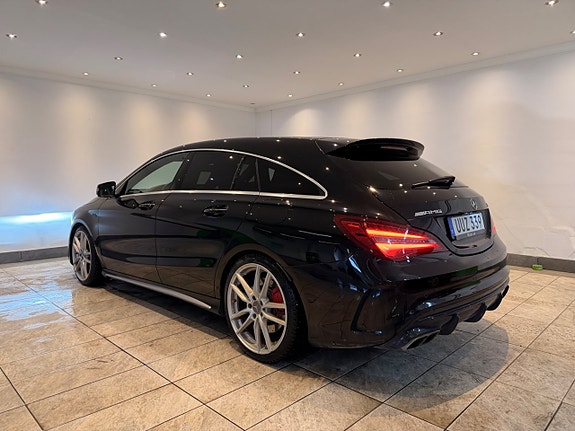 Mercedes-Benz CLA45 3 of 5