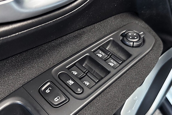 Jeep Renegade 19 of 26
