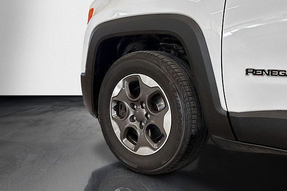 Jeep Renegade 23 of 26
