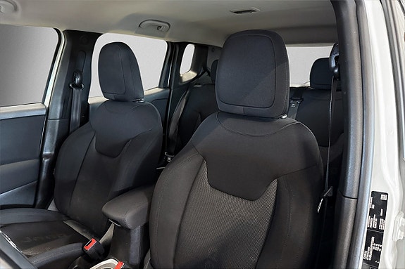 Jeep Renegade 10 of 26