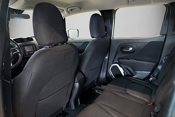 Jeep Renegade 12 of 26