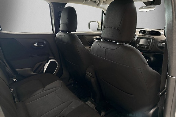 Jeep Renegade 13 of 26