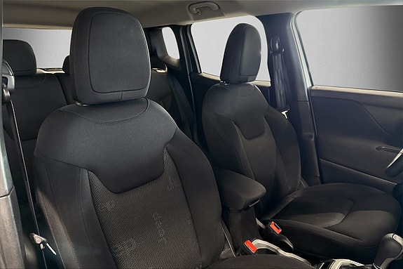 Jeep Renegade 11 of 26