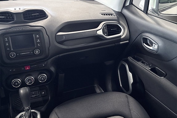 Jeep Renegade 15 of 26