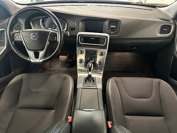 Volvo V60 7 of 16