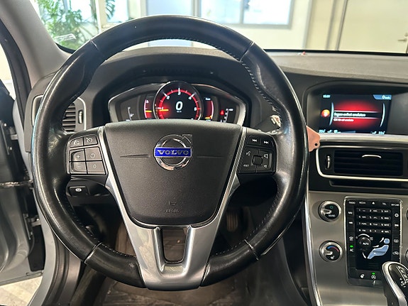 Volvo V60 11 of 16