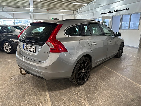 Volvo V60 3 of 16