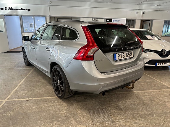 Volvo V60 4 of 16