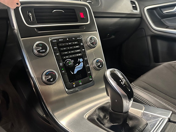Volvo V60 12 of 16