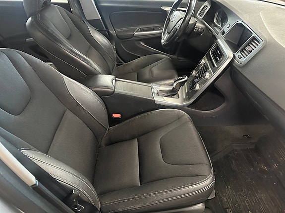 Volvo V60 8 of 16
