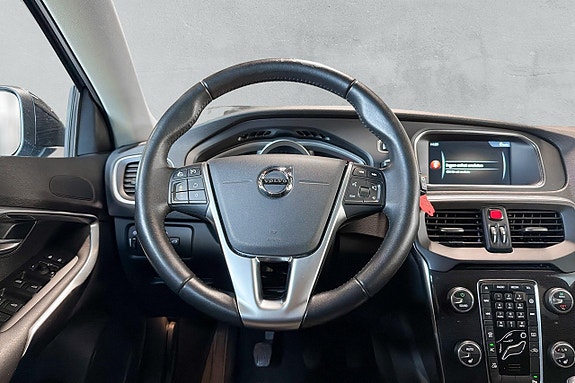 Volvo V40 Cross Country 12 of 16