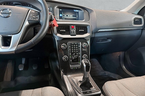 Volvo V40 Cross Country 10 of 16