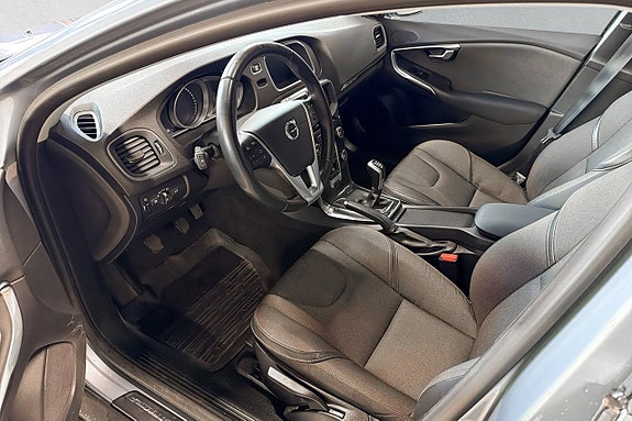 Volvo V40 Cross Country 9 of 16
