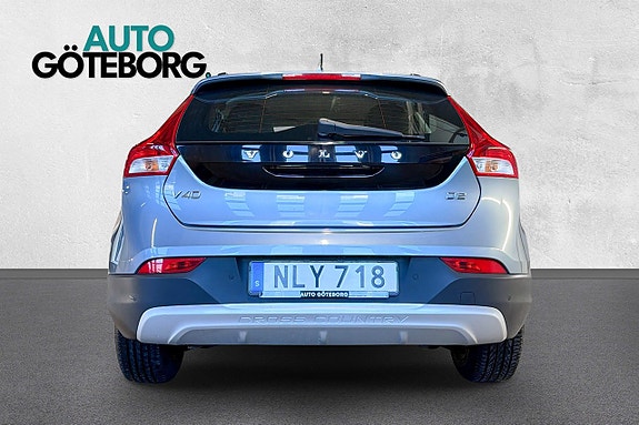 Volvo V40 Cross Country 5 of 16