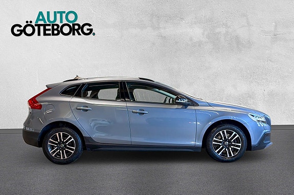Volvo V40 Cross Country 3 of 16