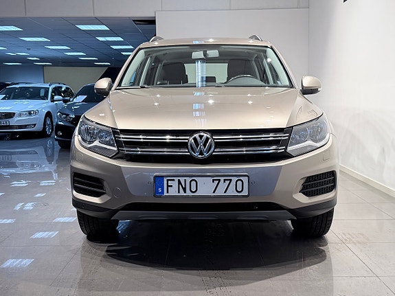 Volkswagen Tiguan 2 of 5