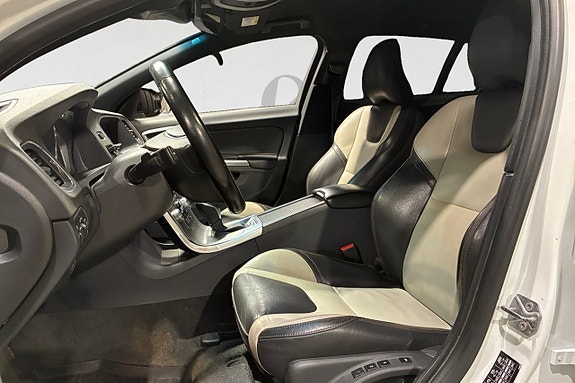 Volvo V60 Cross Country 3 of 17
