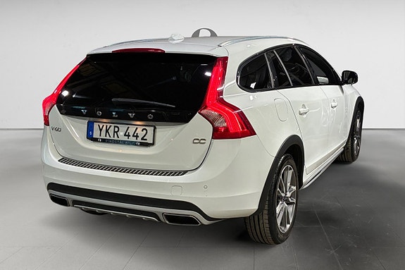 Volvo V60 Cross Country 7 of 17