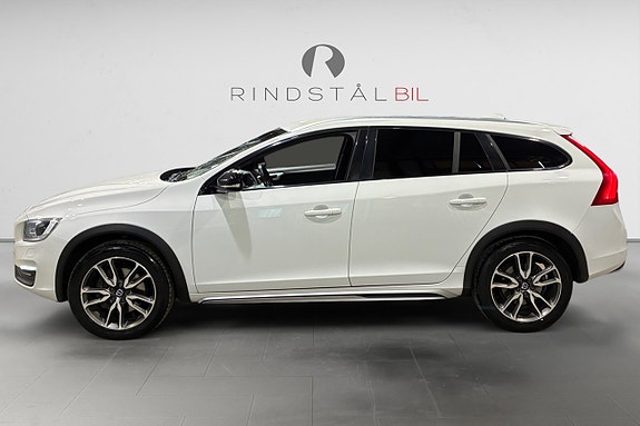 Volvo V60 Cross Country 4 of 17