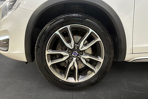 Volvo V60 Cross Country 16 of 17