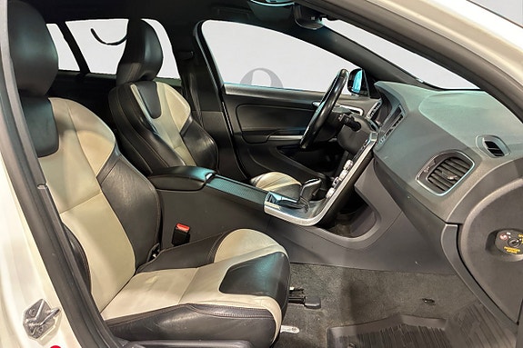 Volvo V60 Cross Country 15 of 17