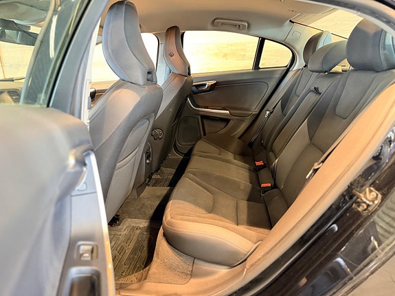 Volvo S60 10 of 29