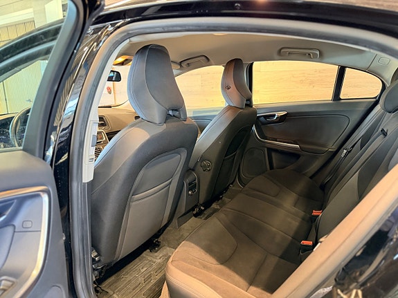 Volvo S60 9 of 29