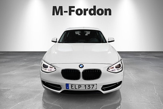 BMW 116i 3 of 5