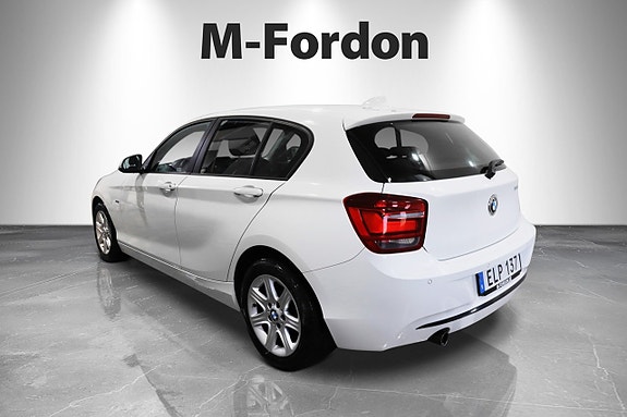 BMW 116i 4 of 5