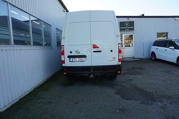 Nissan NV400 6 of 17