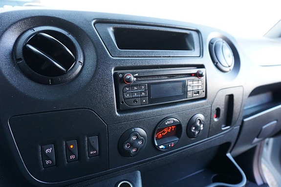 Nissan NV400 14 of 17