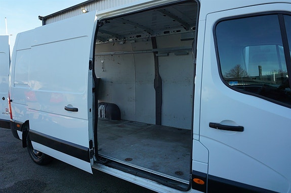 Nissan NV400 11 of 17