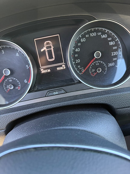 Volkswagen Golf VII 6 of 8