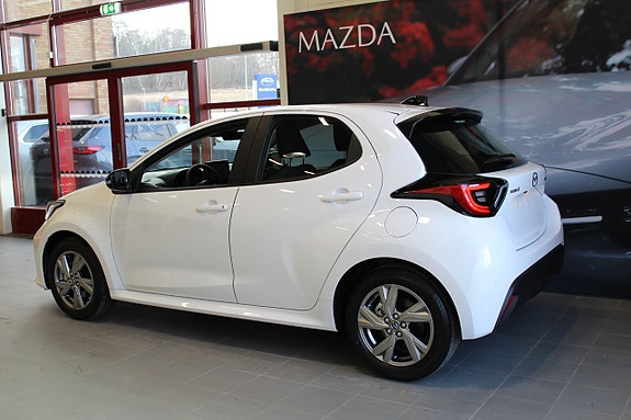Mazda 2 2 of 8
